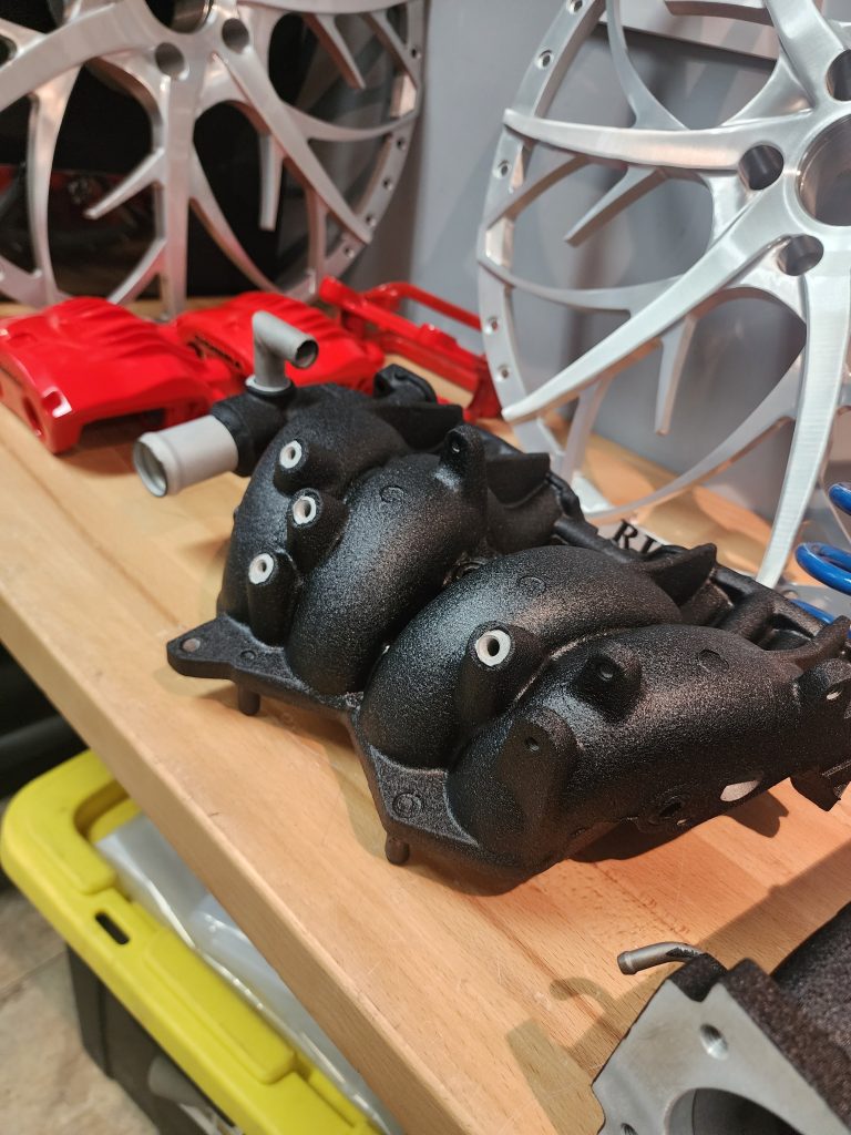 Exhaust components arranged on a workbench