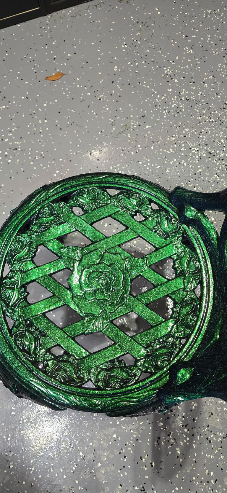 Round decorative lattice panel